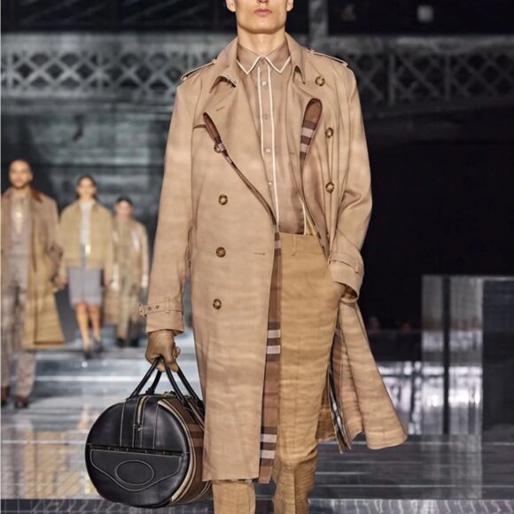 Burberry Heritage Trench Coat